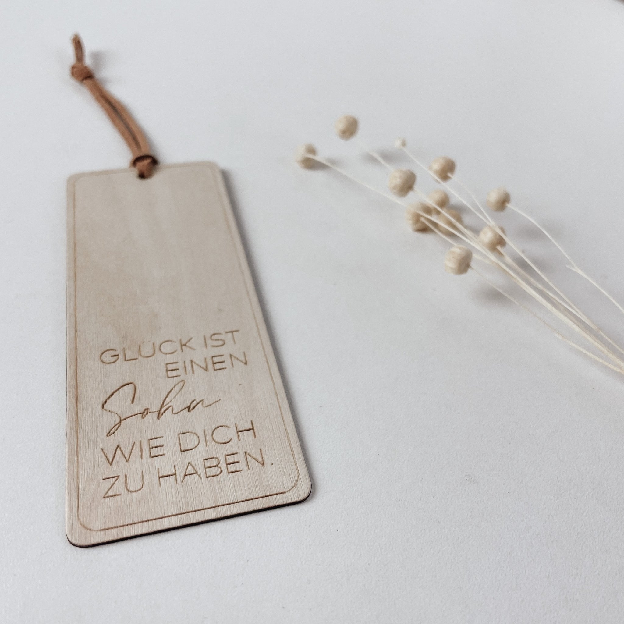 Lesezeichen aus Holz - Glück ist ... - lyllevenn