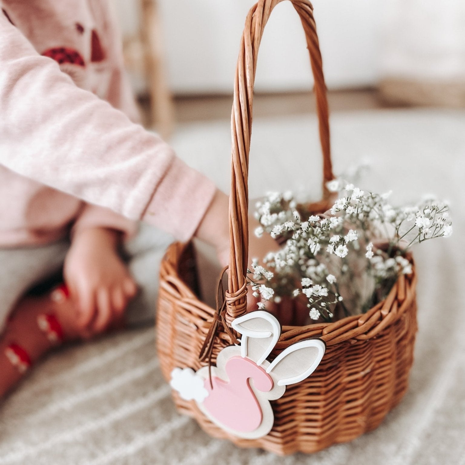 Osterdeko personalisiert, Weidenkorb Anhänger, Möhre, Geschenk Ostern - lyllevenn-store