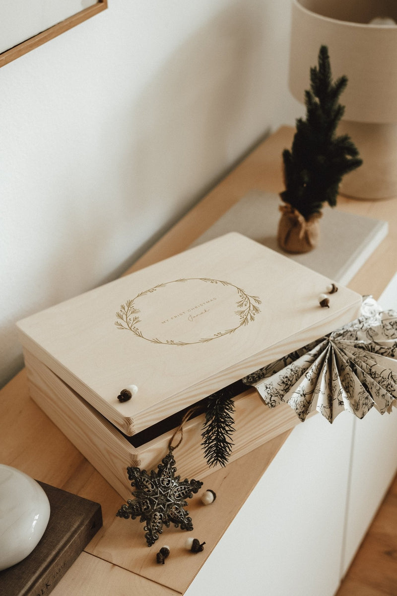 Personalisierte Holzkiste Weihnachten | nachhaltige Erinnerungskiste | Weihnachtsbox | Holzbox – BERRIE & PINES - lyllevenn-store
