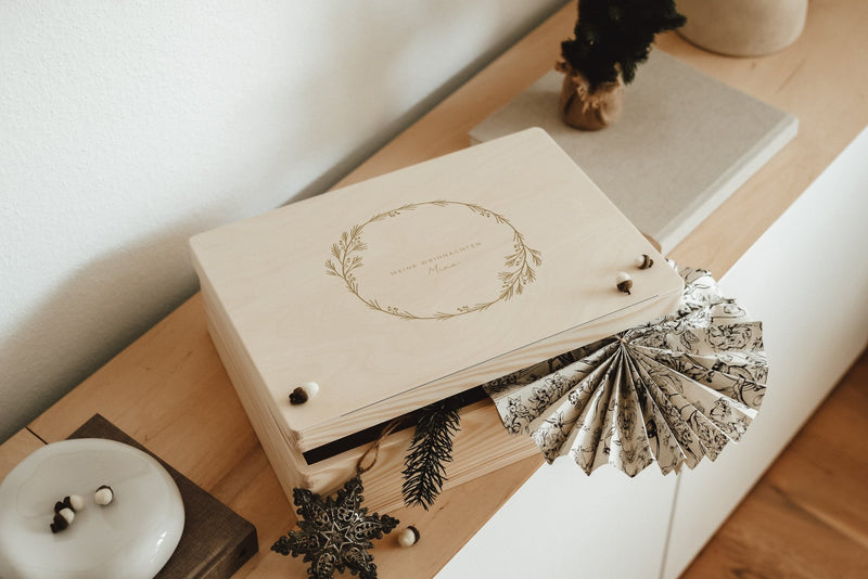 Personalisierte Holzkiste Weihnachten | nachhaltige Erinnerungskiste | Weihnachtsbox | Holzbox – BERRIE & PINES - lyllevenn-store