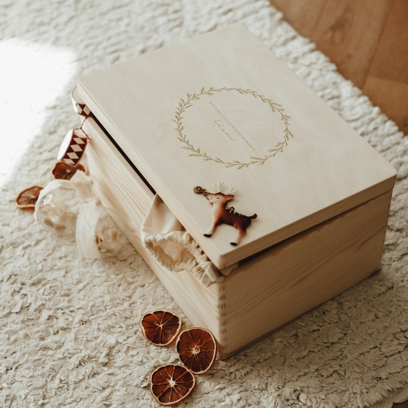 Personalisierte Holzkiste Weihnachten | nachhaltige Erinnerungskiste | Weihnachtsbox | Holzbox – PINE WREATH - lyllevenn-store