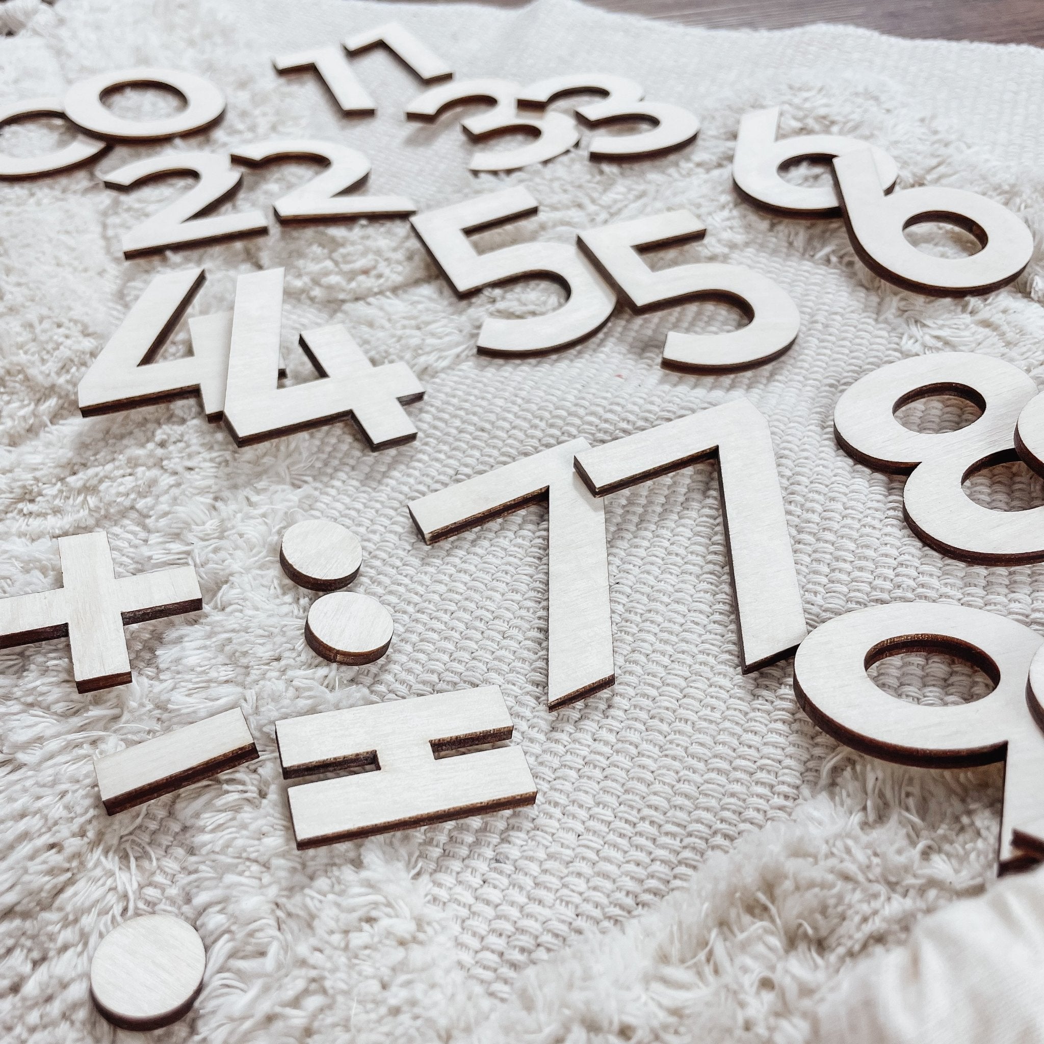 Zahlen - & Rechenzeichen Set aus Holz - Lernspiel für Kinder - lyllevenn