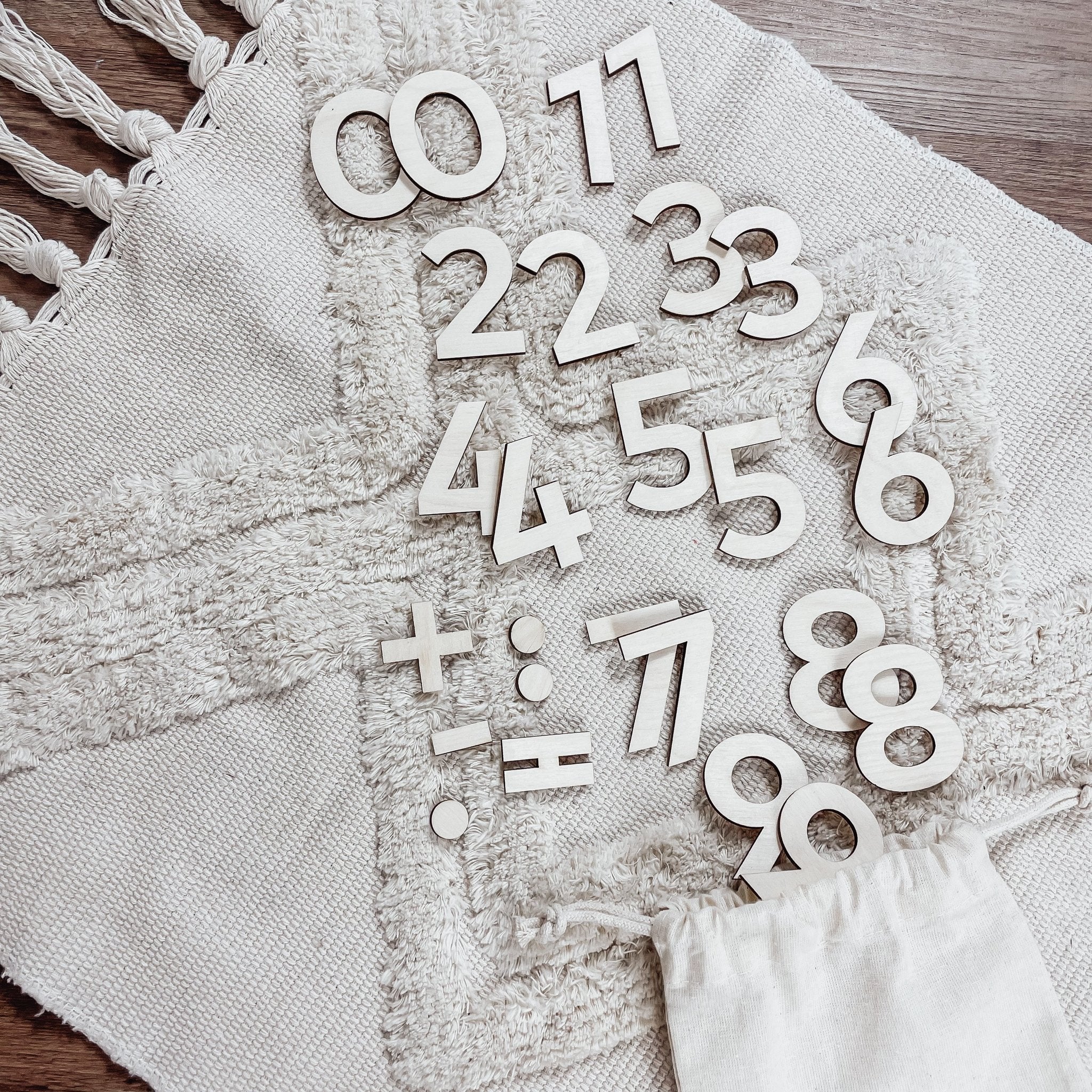 Zahlen - & Rechenzeichen Set aus Holz - Lernspiel für Kinder - lyllevenn